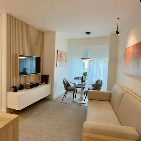 Timeless - O'clock Apartman *